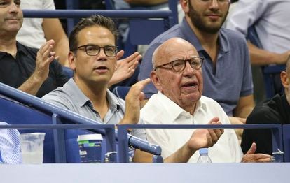 Rupert Murdoch y su hijo Lachlan, durante un partido del US Open en 2018. 